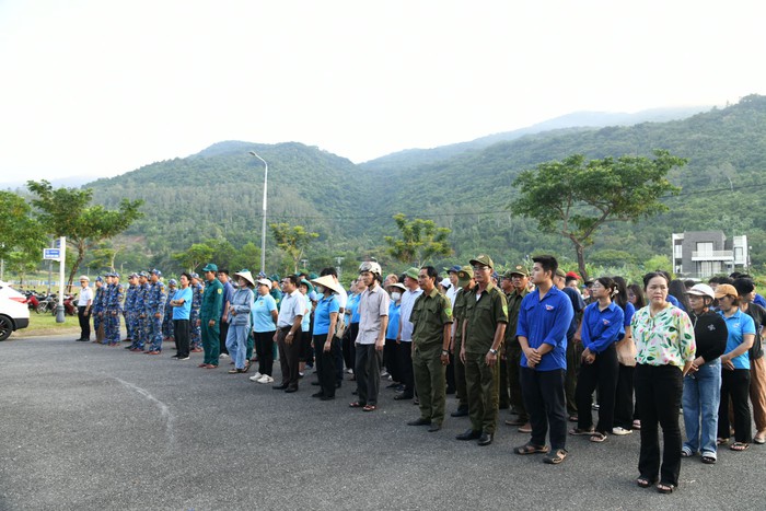 Lữ đoàn 172 trồng cây xanh bảo vệ môi trường tại Đà Nẵng- Ảnh 2.