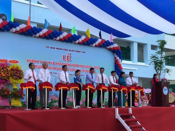 Hơn 1,7 triệu học sinh TPHCM hân hoan bước vào năm học mới - Ảnh 9.