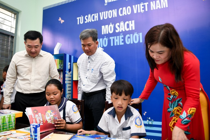 Ngày khai giảng đặc biệt từ Vinamilk và Quỹ sữa vươn cao Việt Nam dành cho các em học sinh khó khăn- Ảnh 4.