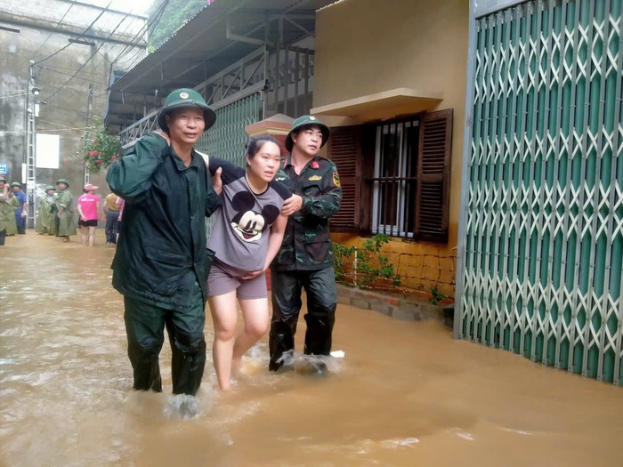 Lạng Sơn: Nước sông Kỳ Cùng vượt mức báo động 2, khẩn trương sơ tán người dân đến nơi an toàn- Ảnh 2.