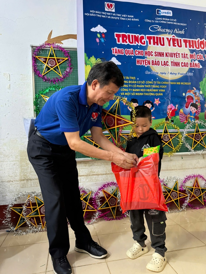 "Trung thu yêu thương" đến với trẻ em khó khăn Cao Bằng- Ảnh 5.