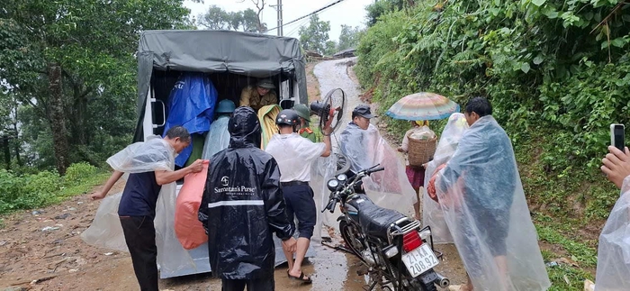 Yên Bái: Nhiều nhà dân bị ngập tới nóc, hàng loạt khu vực sạt lở nghiêm trọng - Ảnh 6.