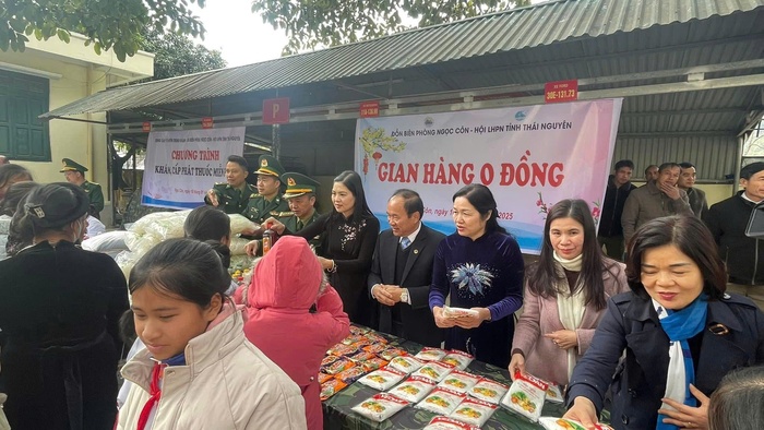 Hội LHPN Thái Nguyên thăm đồn biên phòng, tặng quà Tết đồng bào khó khăn vùng biên giới tỉnh Cao Bằng- Ảnh 3.