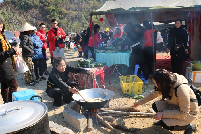 Hội bảo vệ quyền trẻ em Việt Nam trao gần 1,9 tỷ đồng trong “Xuân biên cương - Tết ấm cho em”- Ảnh 1.