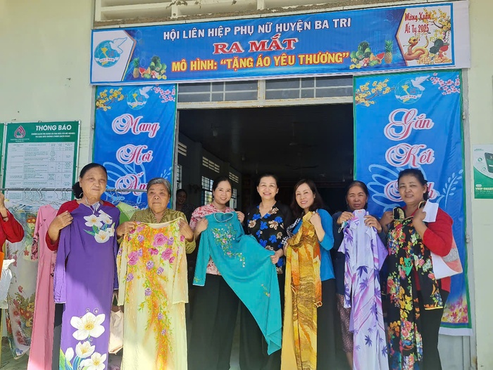 Mang "Tết yêu thương" đến với phụ nữ khó khăn và trẻ em khuyết tật- Ảnh 3.