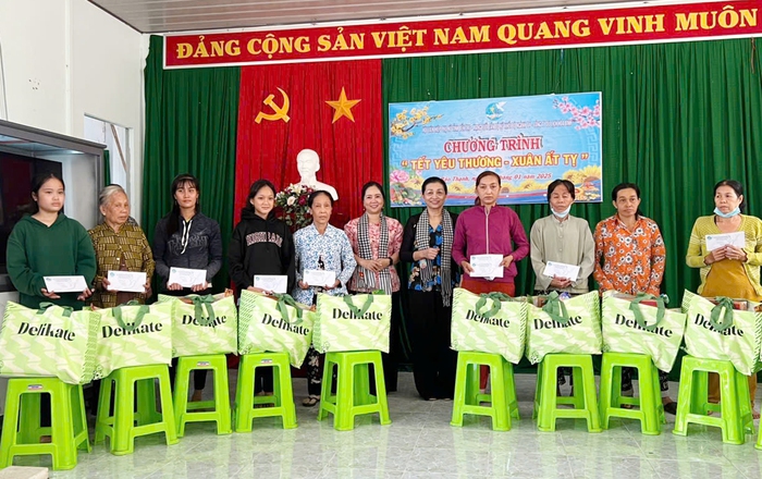 Mang "Tết yêu thương" đến với phụ nữ khó khăn và trẻ em khuyết tật- Ảnh 2.