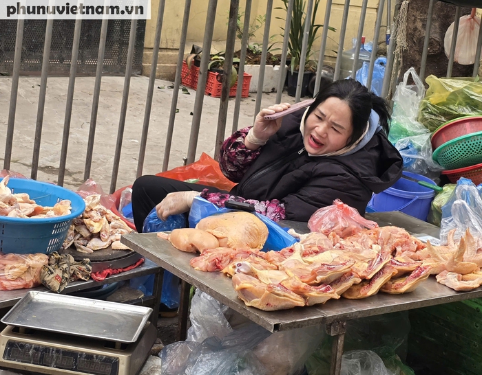 Hà Nội: Thực phẩm tăng giá trước ngày cúng ông Công, ông Táo - Ảnh 2.