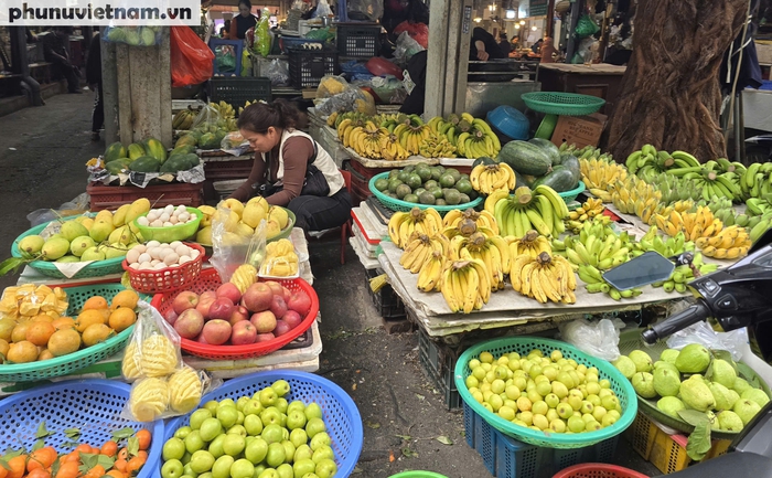 Hà Nội: Thực phẩm tăng giá trước ngày cúng ông Công, ông Táo - Ảnh 4.