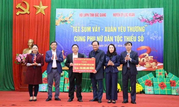 "Tết sum vầy, Xuân yêu thương" tại Bắc Giang- Ảnh 1.