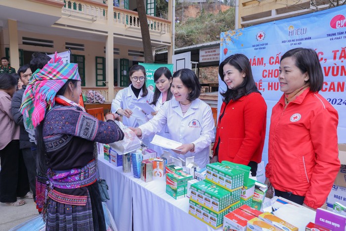 Hiệp hội Nữ Doanh nhân TP Hà Nội tổ chức “Xuân yêu thương”, tặng quà Tết cho đồng bào vùng cao- Ảnh 5.