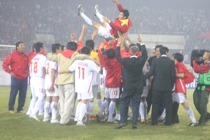 Nhìn lại chiến thắng AFF Cup 2008 của ĐT Việt Nam trước Thái Lan trên sân nhà- Ảnh 4.