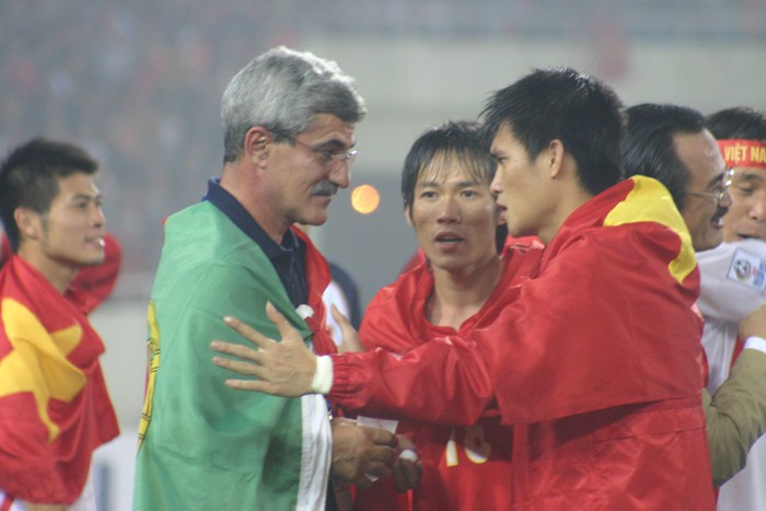 Nhìn lại chiến thắng AFF Cup 2008 của ĐT Việt Nam trước Thái Lan trên sân nhà- Ảnh 5.