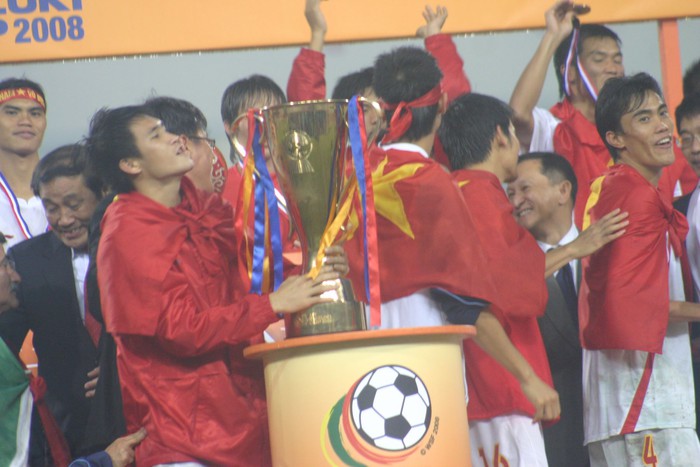 Nhìn lại chiến thắng AFF Cup 2008 của ĐT Việt Nam trước Thái Lan trên sân nhà- Ảnh 6.