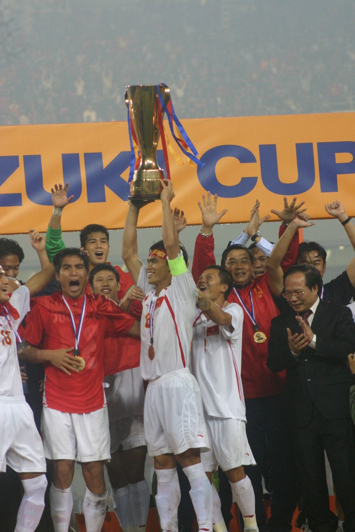 Nhìn lại chiến thắng AFF Cup 2008 của ĐT Việt Nam trước Thái Lan trên sân nhà- Ảnh 12.