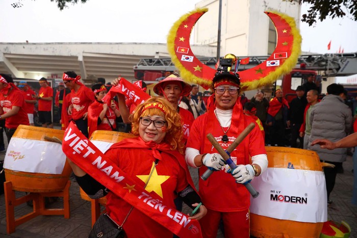 ASEAN Cup 2024: Không khí sôi động trước trận chung kết quyết đấu giữa ĐT Việt Nam và Thái Lan- Ảnh 4.