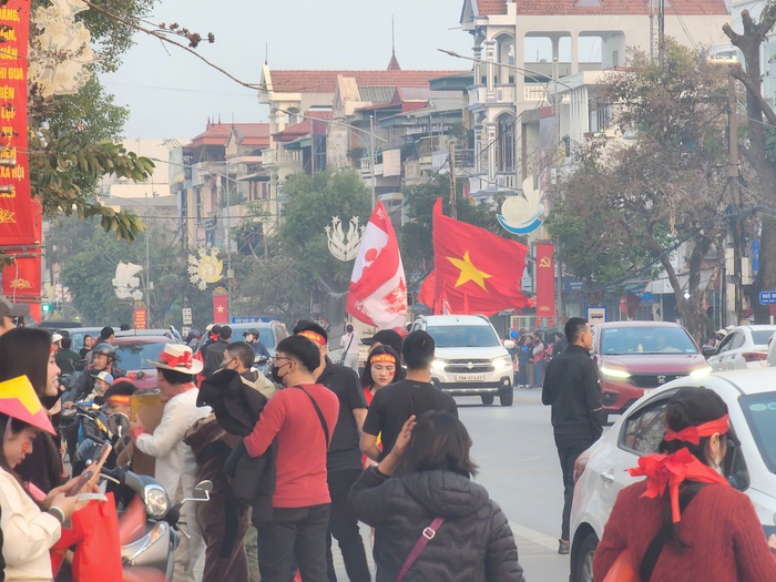 ASEAN Cup 2024: Không khí sôi động trước trận chung kết quyết đấu giữa ĐT Việt Nam và Thái Lan- Ảnh 1.