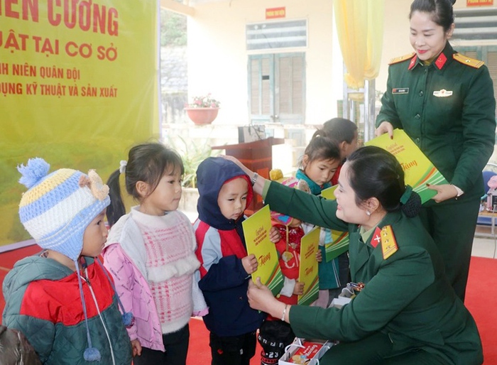 Tết biên cương 2025: Hơn 43,8 tỷ đồng chăm lo cho phụ nữ và Nhân dân khu vực biên giới- Ảnh 4.