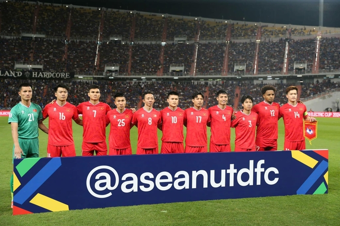 Nhìn lại chiến thắng "nghẹt thở" đưa ĐT Việt Nam vô địch ASEAN Cup - Ảnh 1.