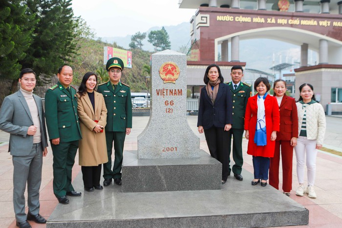 Phó Chủ tịch Hội LHPN Việt Nam Nguyễn Thị Minh Hương thăm, tặng quà Tết tại Lai Châu- Ảnh 7.