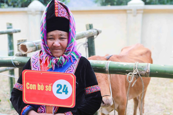 Chủ tịch nước tặng quà cho hộ nghèo trong chương trình "Xuân Biên phòng ấm lòng dân bản" 2025- Ảnh 5.