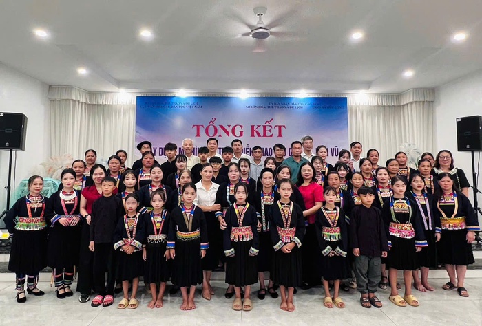 Người “truyền lửa” dân ca, dân vũ ở vùng đồng bào Mông đen- Ảnh 2.