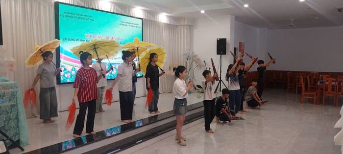 Người “truyền lửa” dân ca, dân vũ ở vùng đồng bào Mông đen- Ảnh 1.