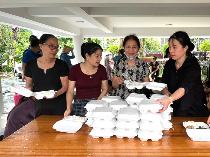 Khi phụ nữ là “người tiếp lửa” sau bão lũ- Ảnh 1.
