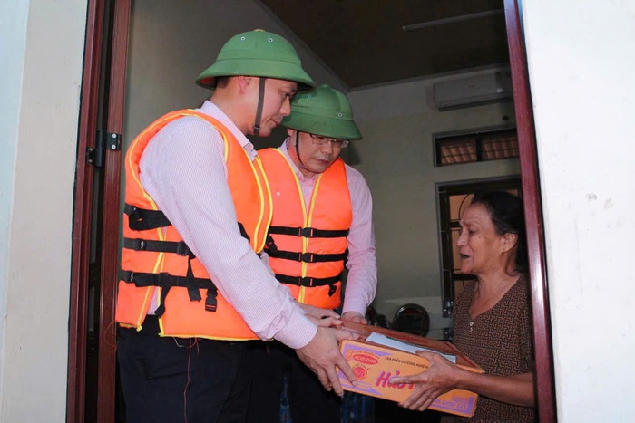 Ngân hàng CSXH các địa phương hỗ trợ người dân vay vốn bổ sung tái sản xuất sau bão lũ- Ảnh 3. Ngân hàng CSXH các địa phương hỗ trợ người dân vay vốn bổ sung tái sản xuất sau bão lũ- Ảnh 3.