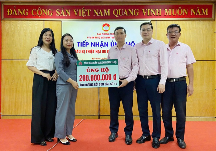 Ngân hàng CSXH các địa phương hỗ trợ người dân vay vốn bổ sung tái sản xuất sau bão lũ- Ảnh 1. Ngân hàng CSXH các địa phương hỗ trợ người dân vay vốn bổ sung tái sản xuất sau bão lũ- Ảnh 1.