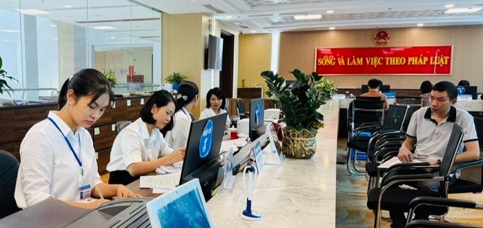 Hà Nội: Cán bộ nữ cấp xã nỗ lực thích nghi với khối lượng công việc "quá tải" sau sáp nhập- Ảnh 1. Hà Nội: Cán bộ nữ cấp xã nỗ lực thích nghi với khối lượng công việc "quá tải" sau sáp nhập- Ảnh 1.