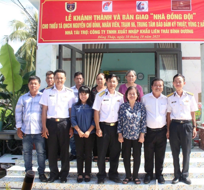 Trao "Nhà đồng đội" cho gia đình quân nhân Hải quân có hoàn cảnh khó khăn- Ảnh 2.