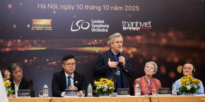 Nhạc trưởng Sir Antonio Pappano chia sẻ trước giờ biểu diễn tại Hà Nội Nhạc trưởng Sir Antonio Pappano chia sẻ trước giờ biểu diễn tại Hà Nội