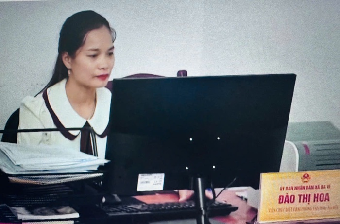 Hà Nội: Cán bộ nữ cấp xã nỗ lực thích nghi với khối lượng công việc "quá tải" sau sáp nhập- Ảnh 2. Hà Nội: Cán bộ nữ cấp xã nỗ lực thích nghi với khối lượng công việc "quá tải" sau sáp nhập- Ảnh 2.