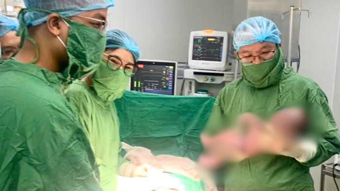 Giành giật sự sống cho sản phụ có khối u xơ kích thước lớn hơn 1kg - Ảnh 1. Giành giật sự sống cho sản phụ có khối u xơ kích thước lớn hơn 1kg - Ảnh 1.
