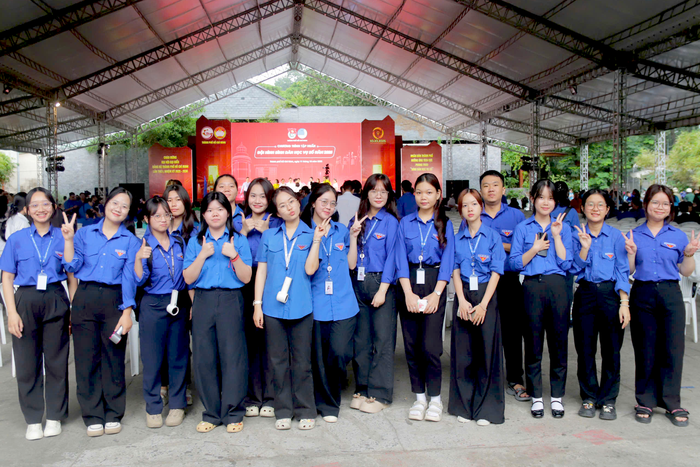 TPHCM Đặt mục tiêu: 100% người trưởng thành biết dùng công nghệ số đến năm 2026- Ảnh 4.