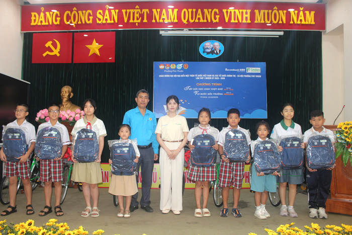 TPHCM: Trao quà "Tiếp sức học sinh vượt khó – Vui bước đến trường" năm học 2025 – 2026- Ảnh 2.