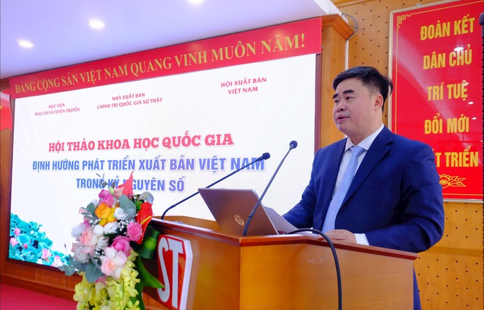PGS.TS. Phạm Minh Tuấn, Phó Tổng Biên tập Tạp chí Cộng sản, Chủ tịch Hội Xuất bản Việt Nam phát biểu khai mạc hội thảo PGS.TS. Phạm Minh Tuấn, Phó Tổng Biên tập Tạp chí Cộng sản, Chủ tịch Hội Xuất bản Việt Nam phát biểu khai mạc hội thảo