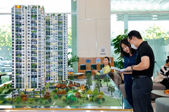 Tín dụng bất động sản: Cần kiểm soát, không nên "siết cứng"- Ảnh 1. Tín dụng bất động sản: Cần kiểm soát, không nên "siết cứng"- Ảnh 1.