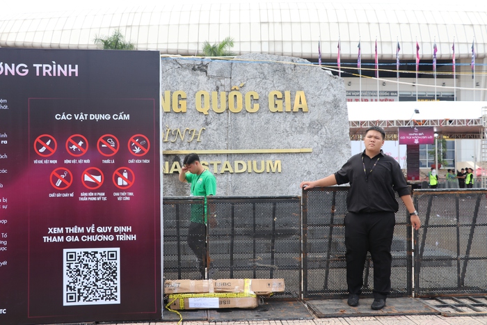 Gen Z bay hơn 1.000 km đến xem concert "Em xinh say hi"- Ảnh 7. Gen Z bay hơn 1.000 km đến xem concert "Em xinh say hi"- Ảnh 7.