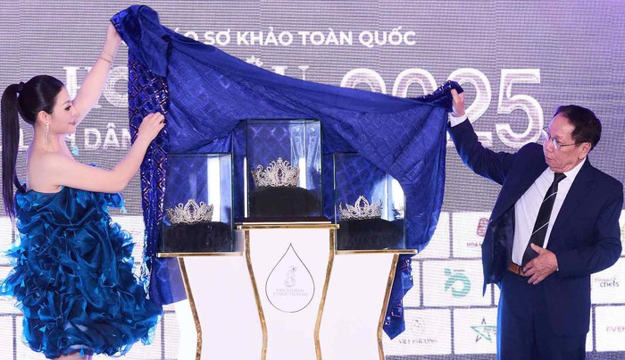 Công bố vương miện Hoa Ban Tím Công bố vương miện Hoa Ban Tím