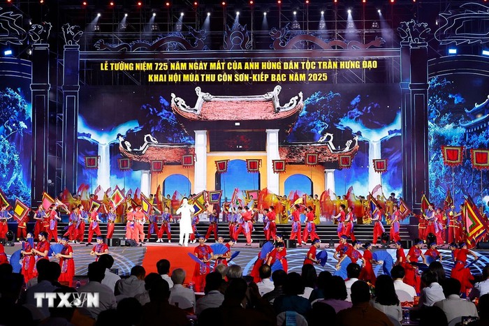 Chủ tịch Quốc hội đánh trống khai hội Côn Sơn - Kiếp Bạc 2025- Ảnh 3. Chủ tịch Quốc hội đánh trống khai hội Côn Sơn - Kiếp Bạc 2025- Ảnh 3.