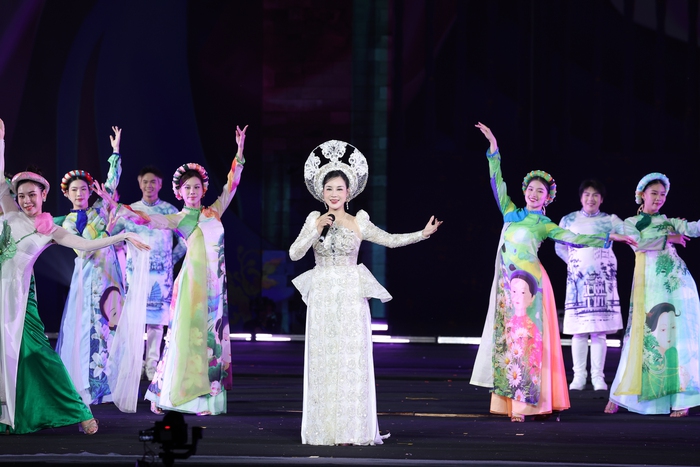 Khoảng 1 triệu lượt người tham gia Lễ hội Văn hóa Thế giới tại Hà Nội lần thứ nhất- Ảnh 3. Khoảng 1 triệu lượt người tham gia Lễ hội Văn hóa Thế giới tại Hà Nội lần thứ nhất- Ảnh 3.