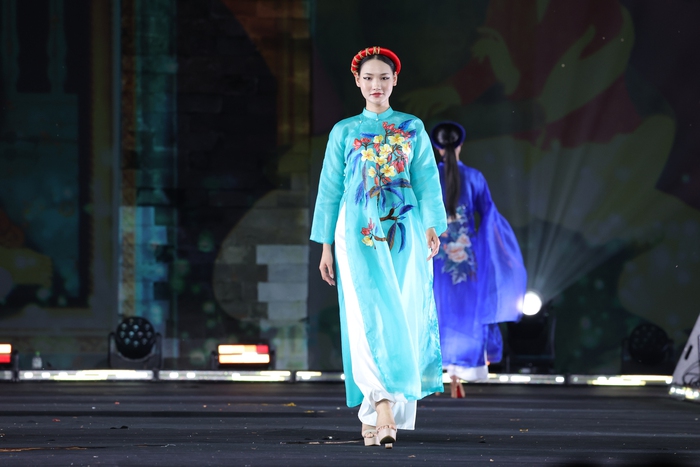 Khoảng 1 triệu lượt người tham gia Lễ hội Văn hóa Thế giới tại Hà Nội lần thứ nhất- Ảnh 2. Khoảng 1 triệu lượt người tham gia Lễ hội Văn hóa Thế giới tại Hà Nội lần thứ nhất- Ảnh 2.