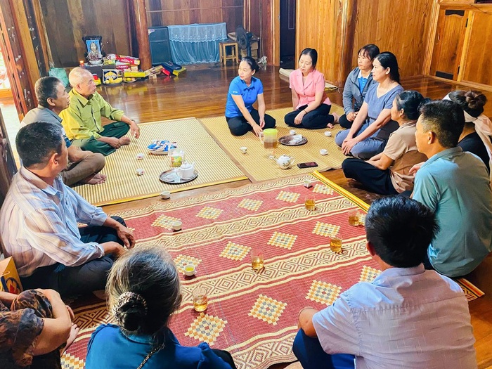 Hội LHPN tỉnh Thái Nguyên thăm hỏi, động viên gia đình hội viên bị lũ cuốn trôi- Ảnh 1.