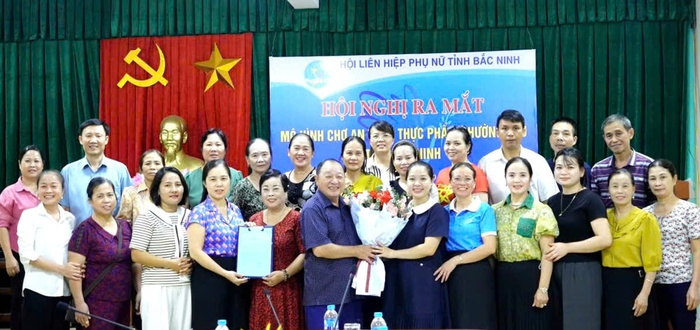 Hội LHPN Bắc Ninh: Ra mắt 10 mô hình “Chợ an toàn thực phẩm” và tập huấn cho hơn 500 thành viên- Ảnh 1.