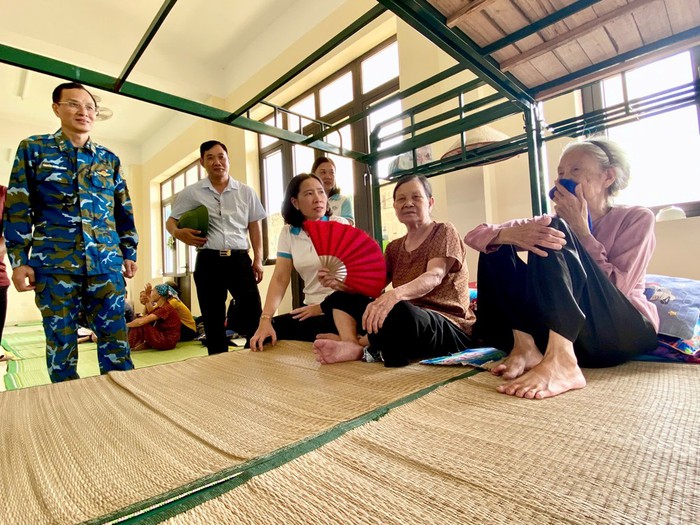 Hội LHPN Hà Nội thăm hỏi, động viên người dân 2 xã bị ảnh hưởng nặng nề bởi bão lũ- Ảnh 2.