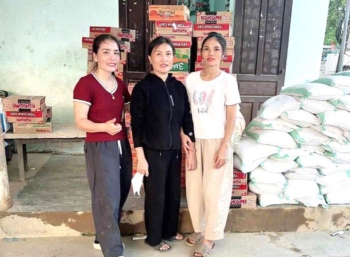 Nghĩa tình phụ nữ nơi lũ vừa đi qua- Ảnh 5.