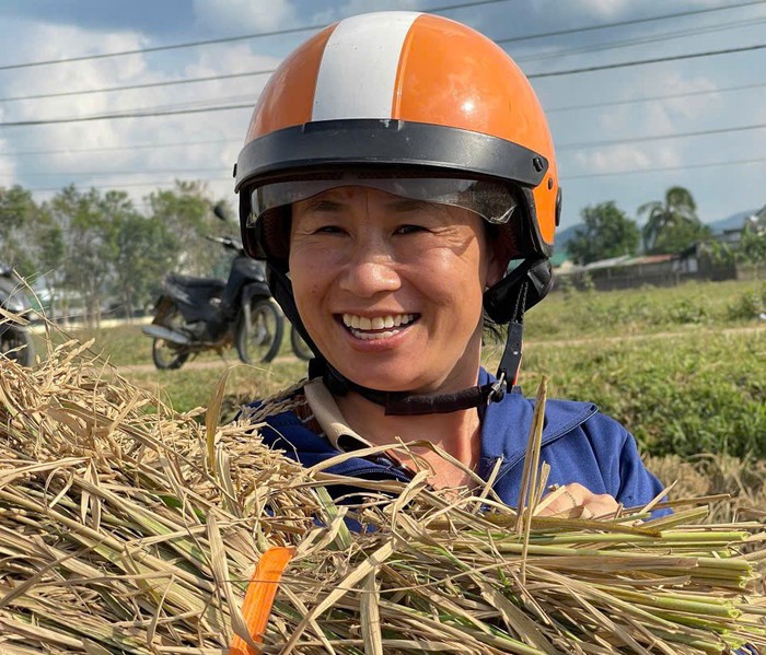 Nghĩa tình phụ nữ nơi lũ vừa đi qua- Ảnh 2.