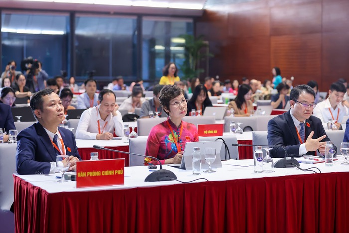 Thực hiện Nghị quyết Đại hội Đảng bộ Chính phủ: Vấn đề đặt ra là khâu thực hiện, tổ chức bộ máy và con người- Ảnh 4. Thực hiện Nghị quyết Đại hội Đảng bộ Chính phủ: Vấn đề đặt ra là khâu thực hiện, tổ chức bộ máy và con người- Ảnh 4.