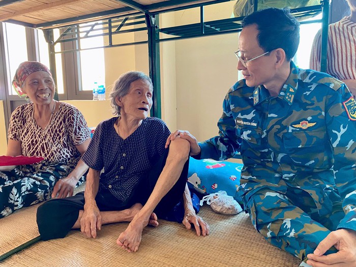 Hội LHPN Hà Nội thăm hỏi, động viên người dân 2 xã bị ảnh hưởng nặng nề bởi bão lũ- Ảnh 3.